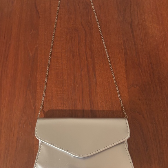 Labair Shiny Silver Envelope Clutch Purse - Picture 2 of 12